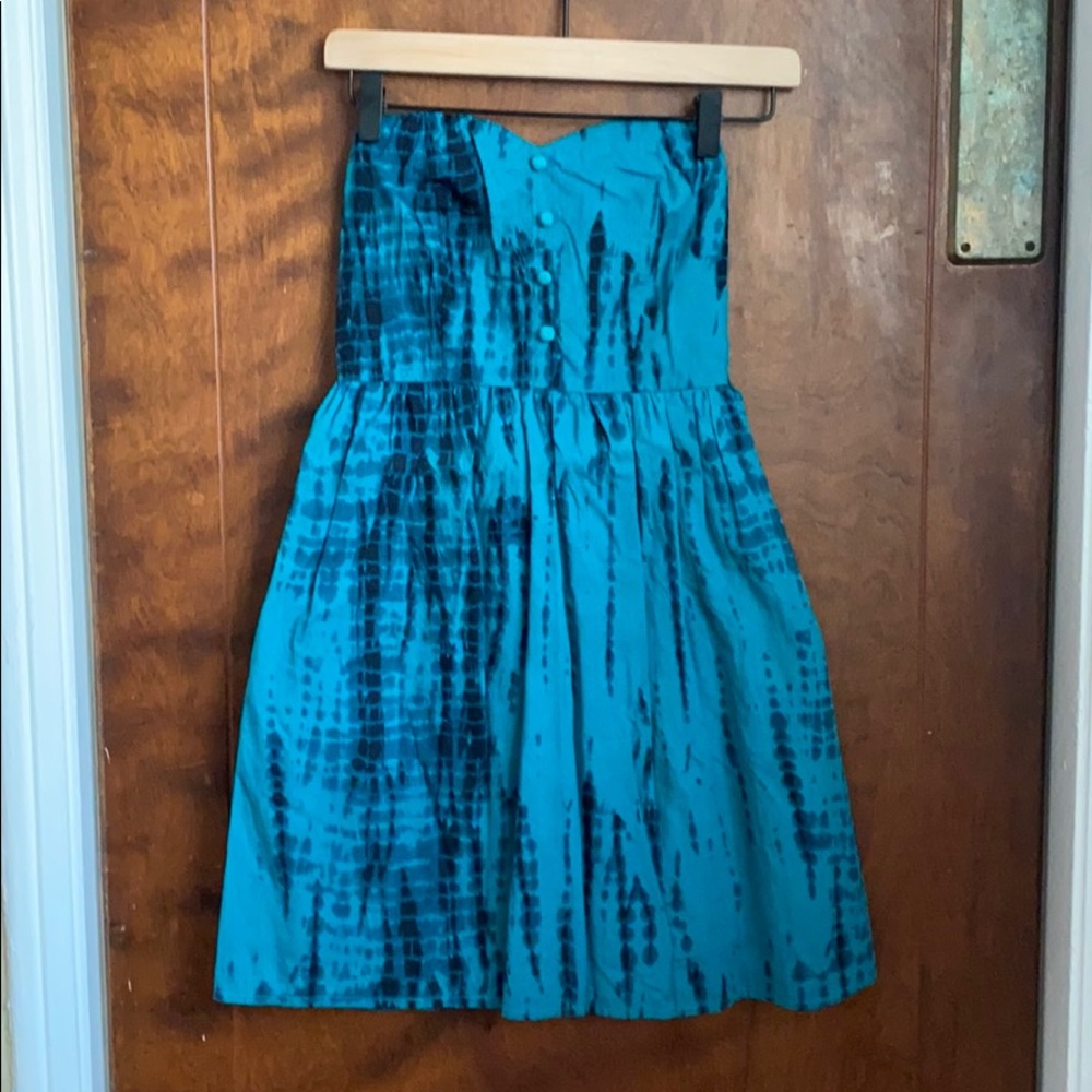 Strapless blue tie-dye dress